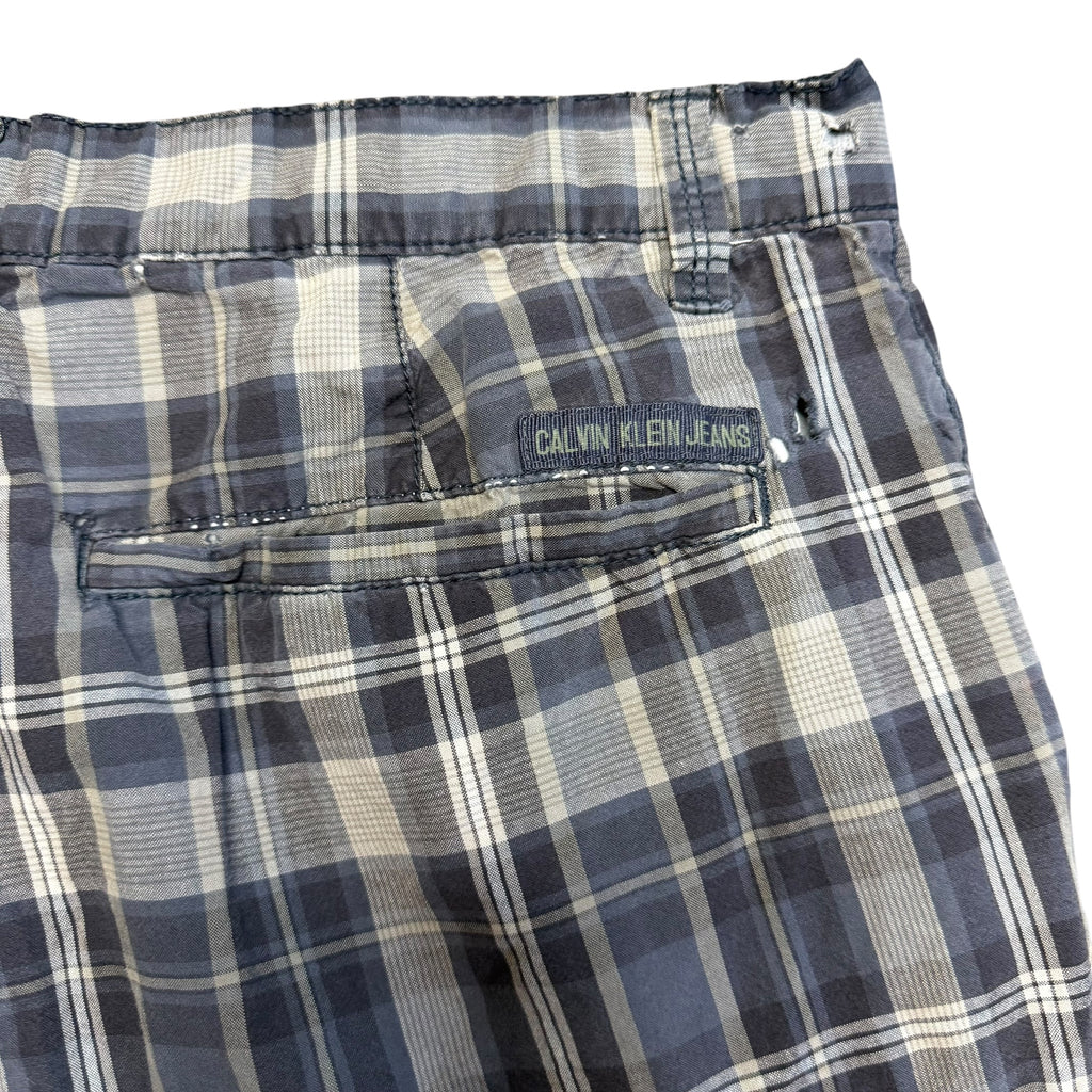 Calvin Klien Jeans Plaid Shorts. 32
