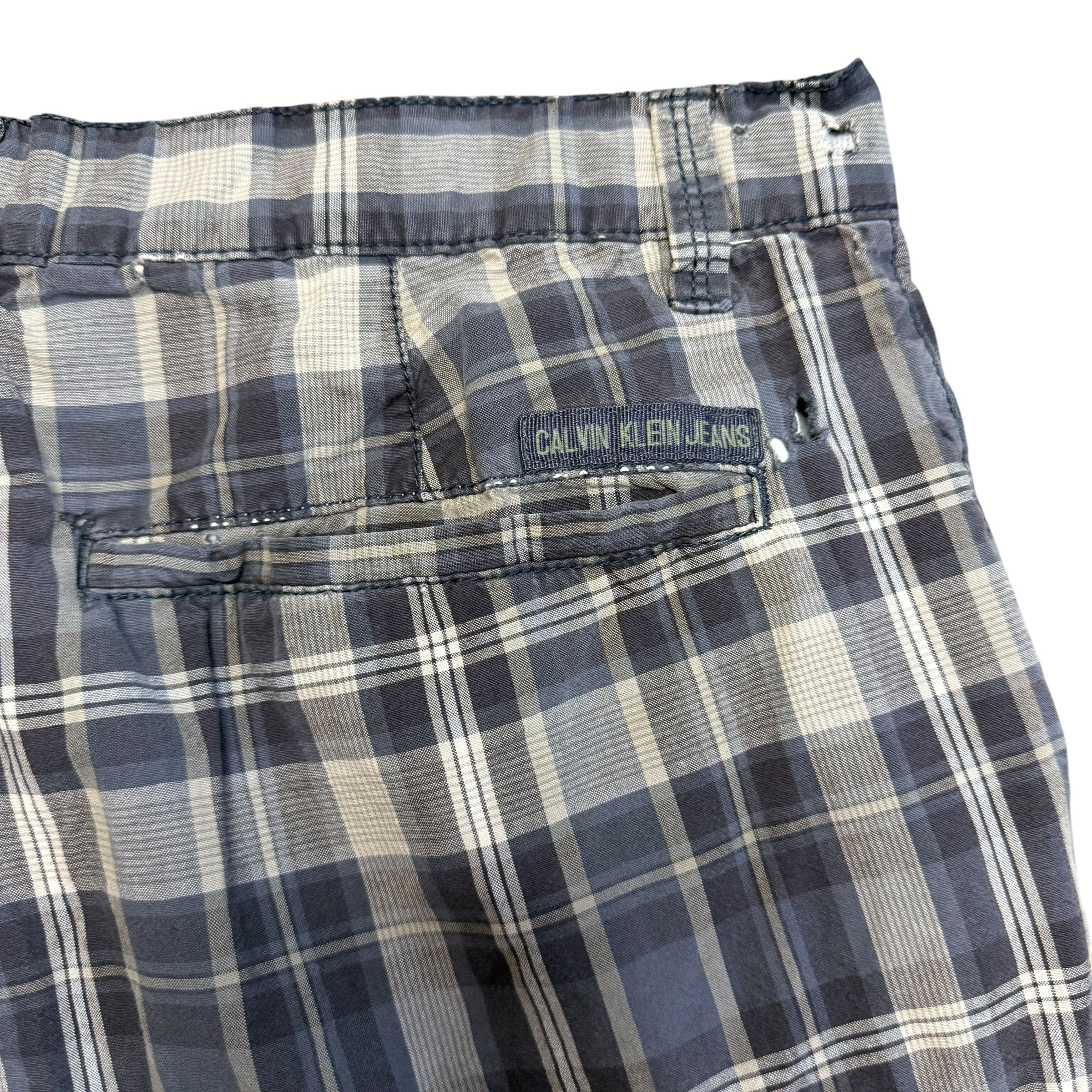 Calvin Klien Jeans Plaid Shorts. 32
