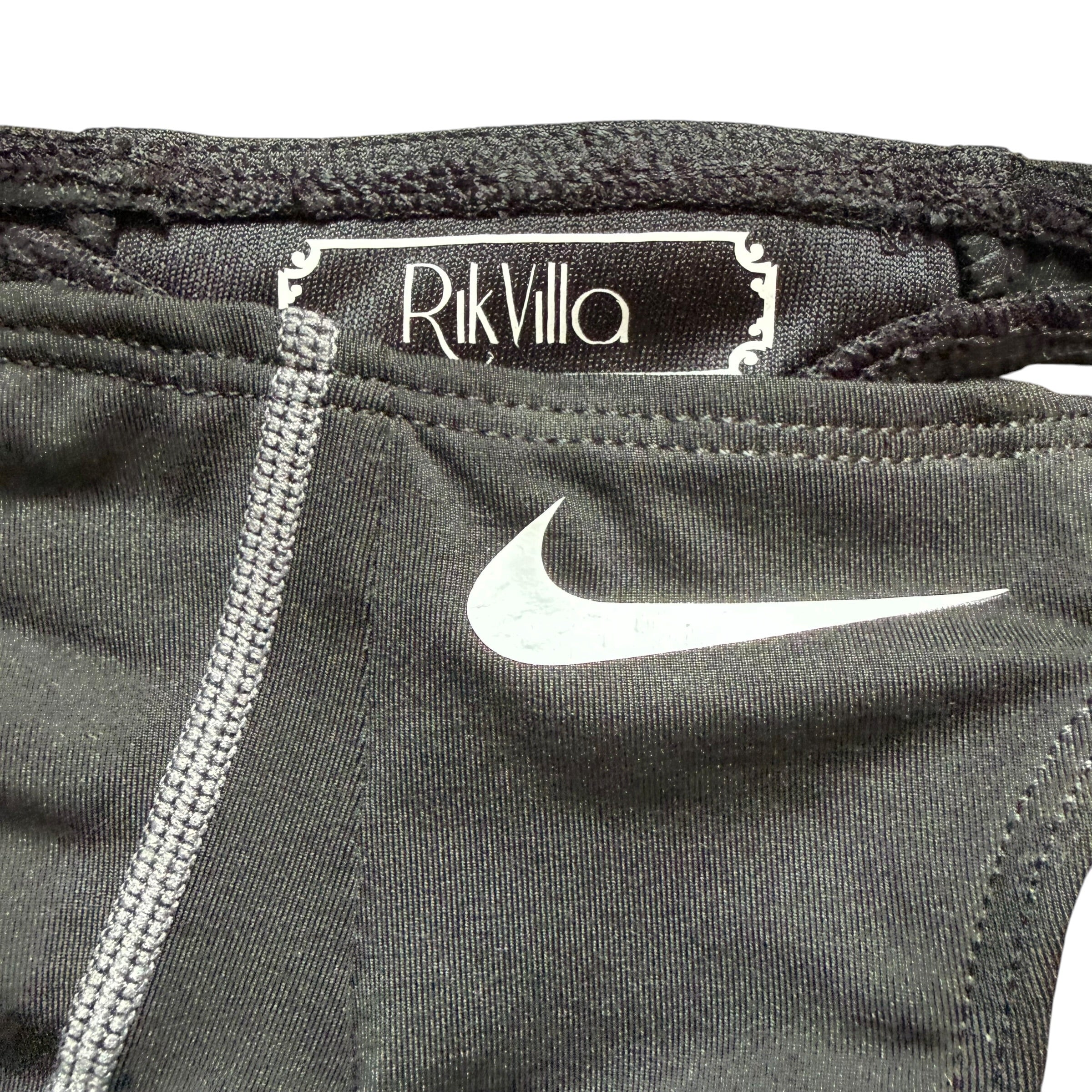 Nike Dri-Fit Thong. L