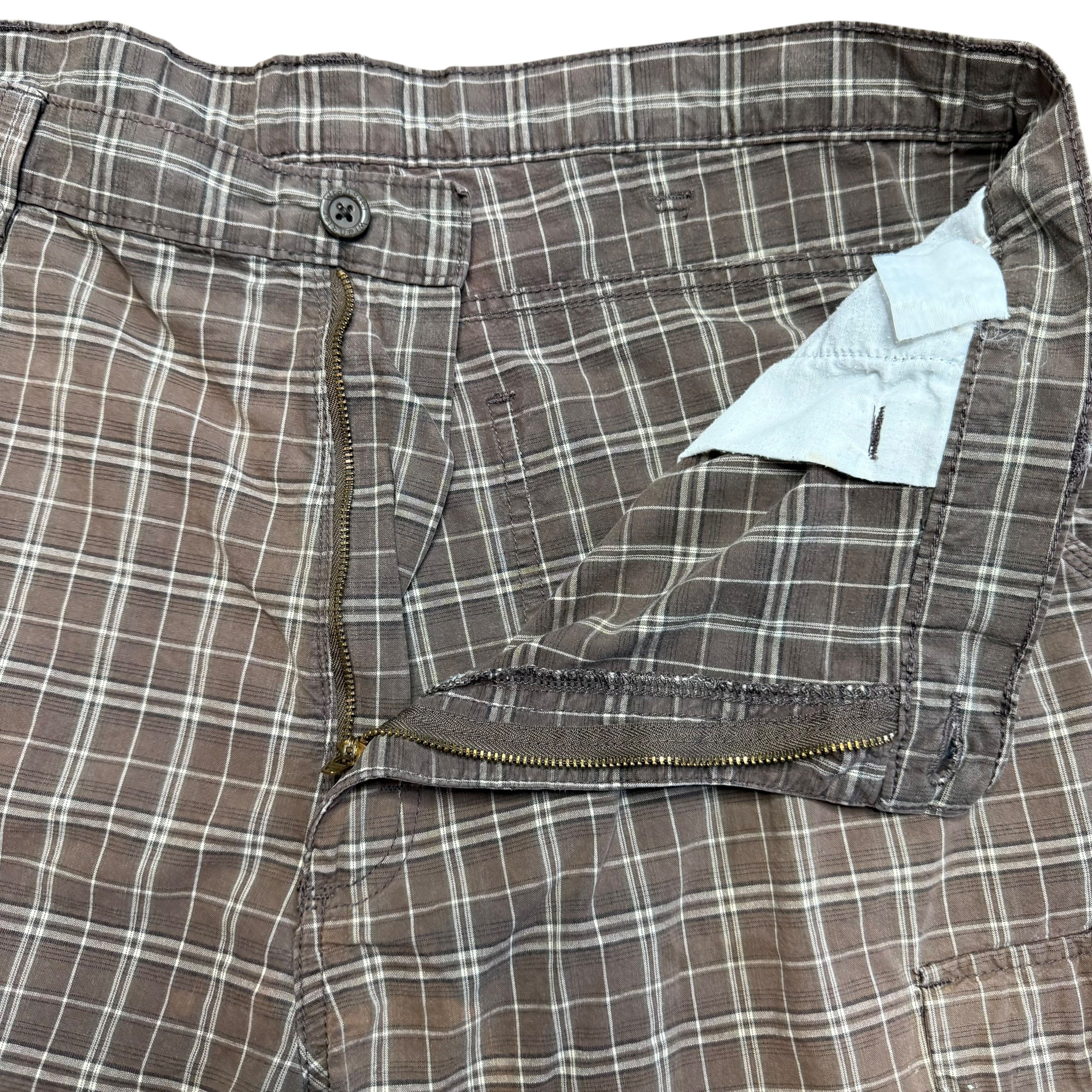 Wrangler Plaid Shorts. 36